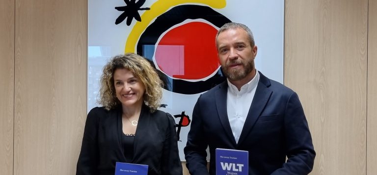 Maribel Rodríguez, presidenta de WLT, y Miguel Sanz, director general de Turespaña